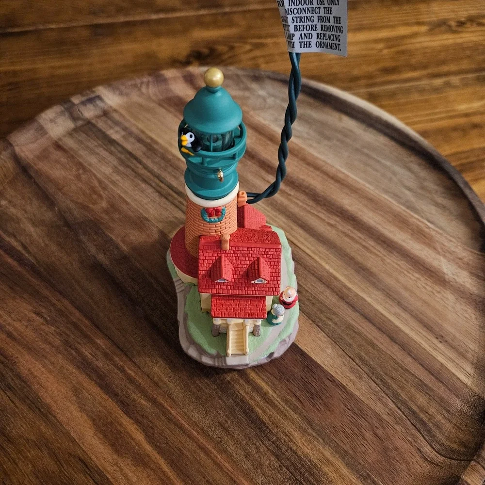 Lighthouse Greetings 2001 Hallmark Keepsake Christmas Ornament W Flashing‎ Light